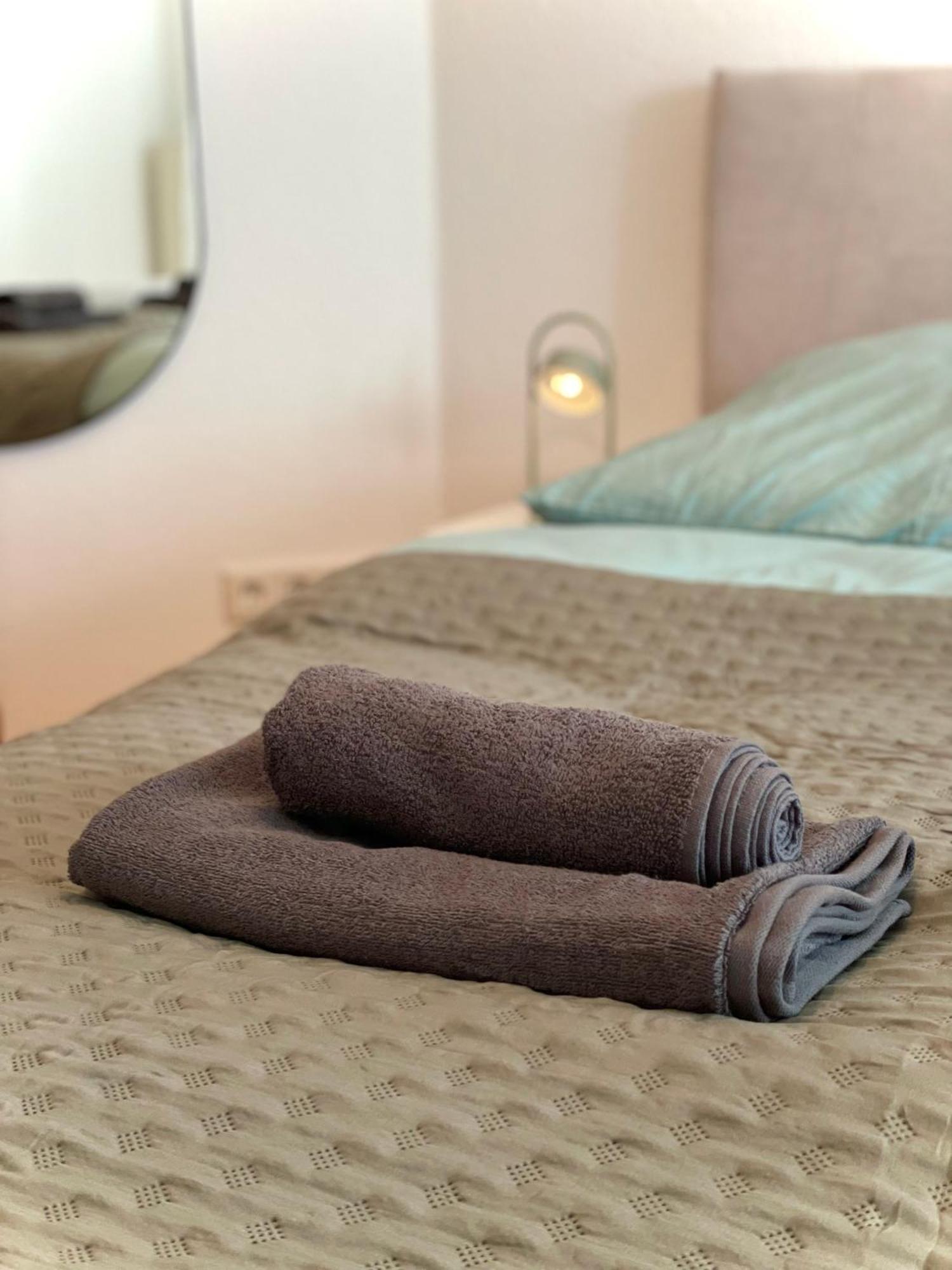110Qm - 4 Zimmer - Privat Parkplatz - Zentral - Balkon - Mallibase Apartments Kassel Eksteriør billede