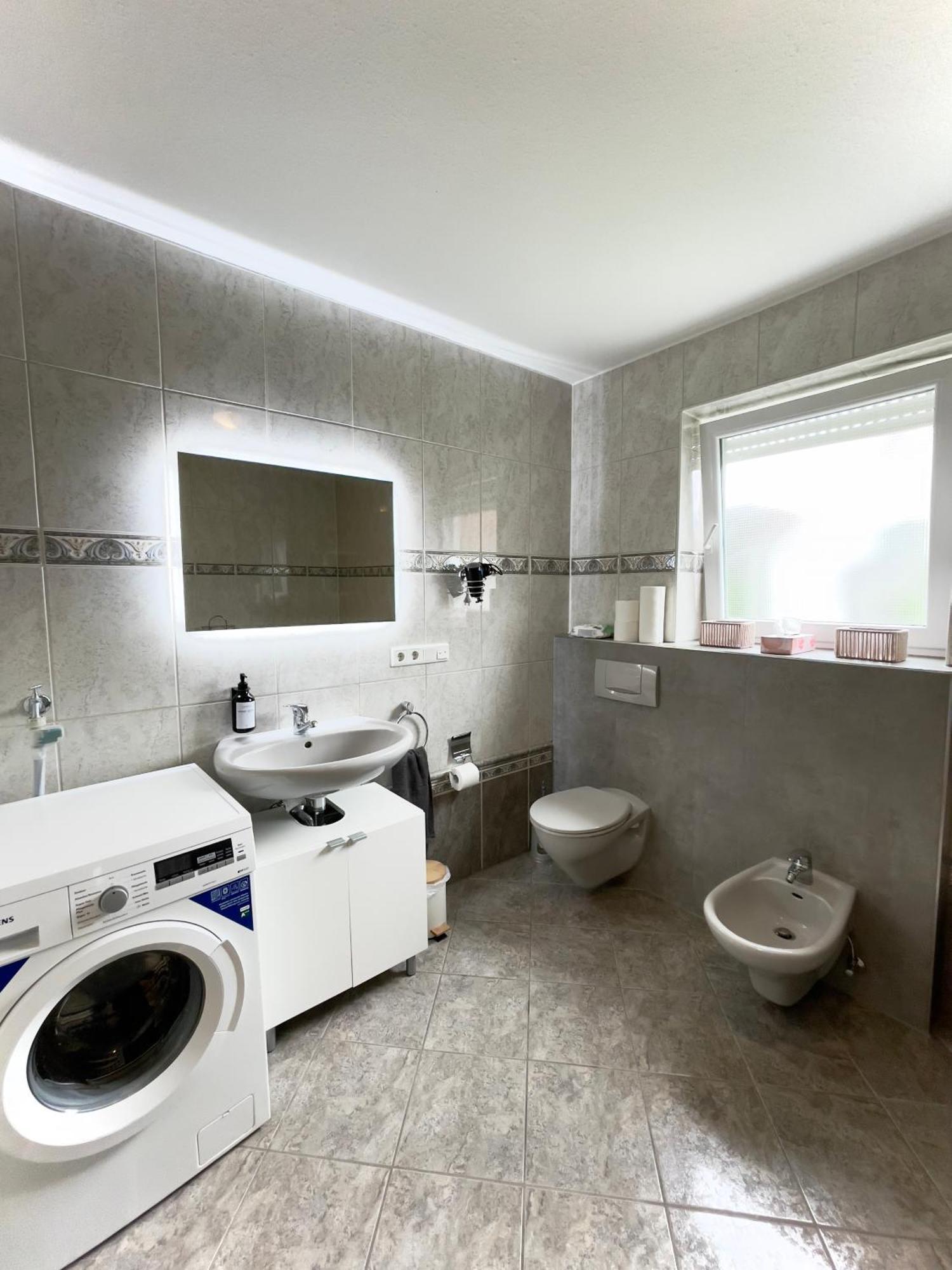 110Qm - 4 Zimmer - Privat Parkplatz - Zentral - Balkon - Mallibase Apartments Kassel Eksteriør billede