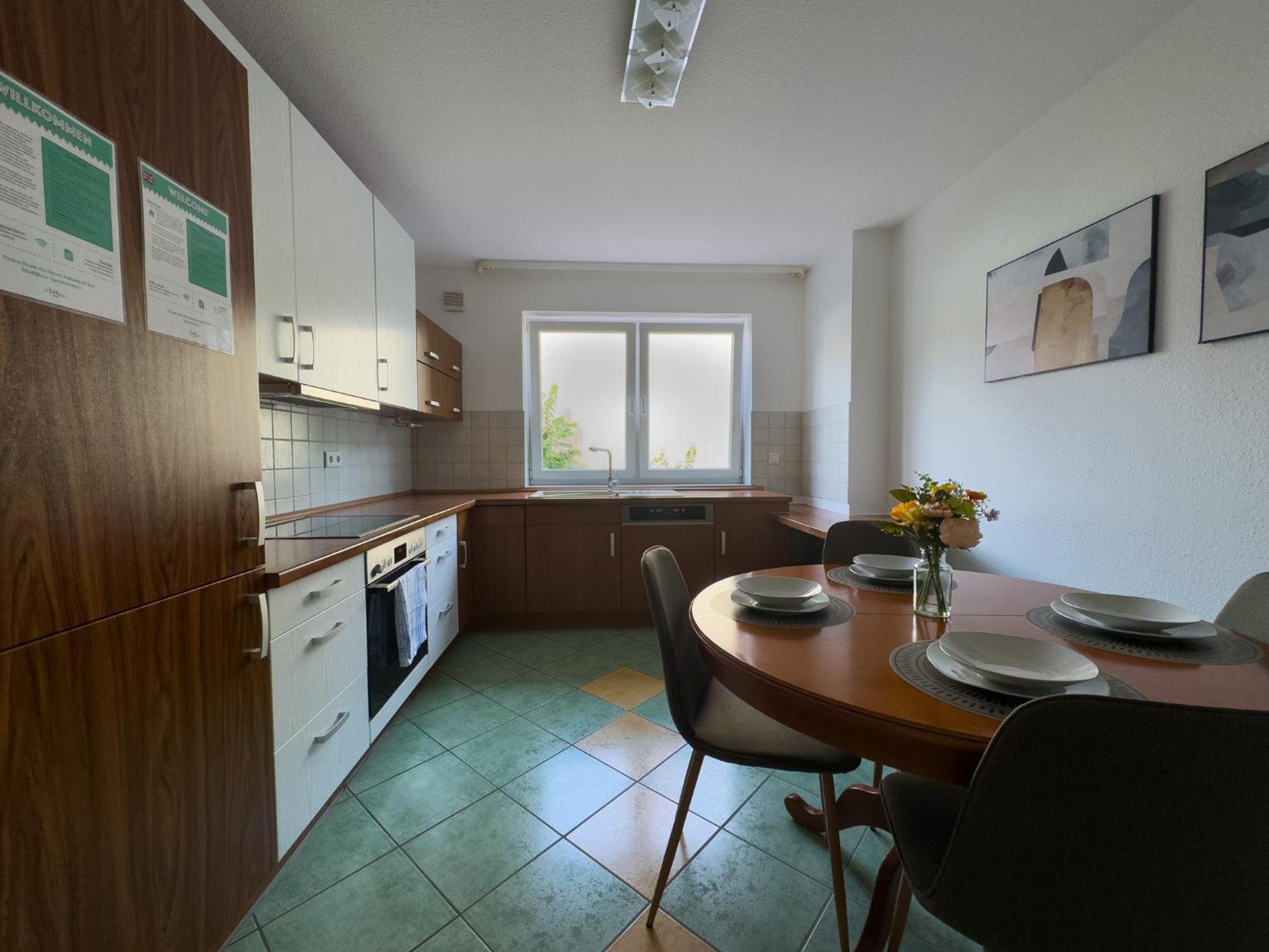 110Qm - 4 Zimmer - Privat Parkplatz - Zentral - Balkon - Mallibase Apartments Kassel Eksteriør billede